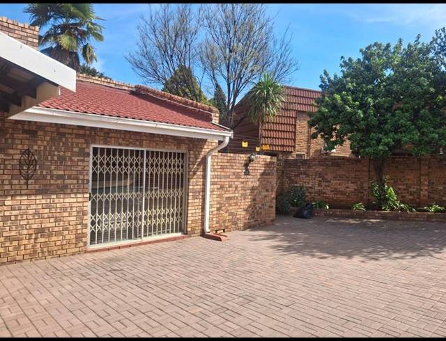 4 BEDROOM HOUSE FOR SALE IN VANDERBIJLPARK SE 3